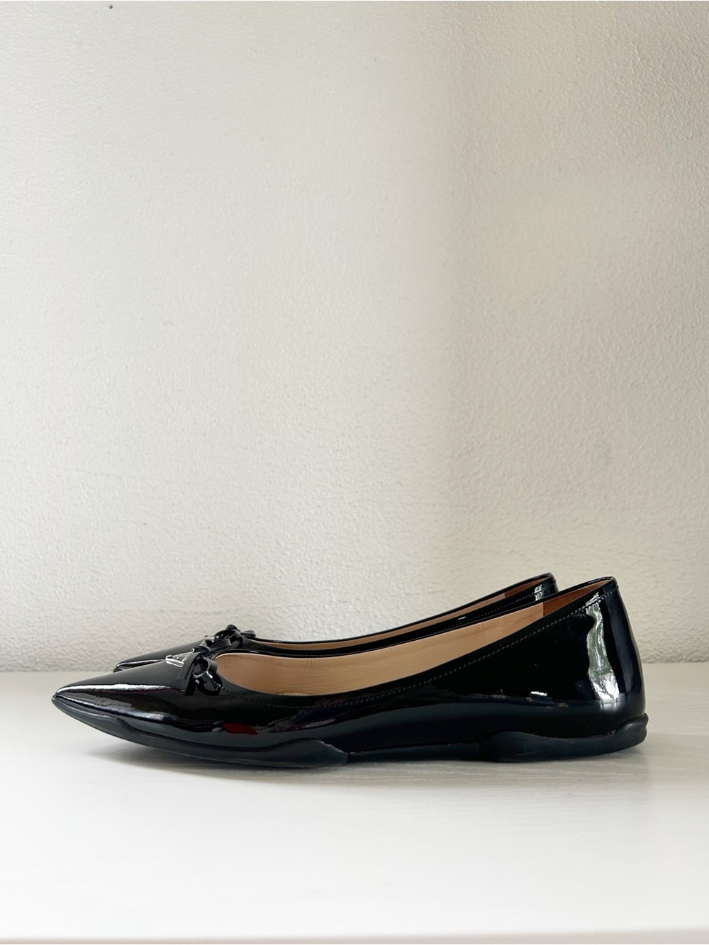 Prada Black Triangle Logo Patent Leather Ballet Flats Pointed Toe Bow Size EU 39 - Picture 5 of 14